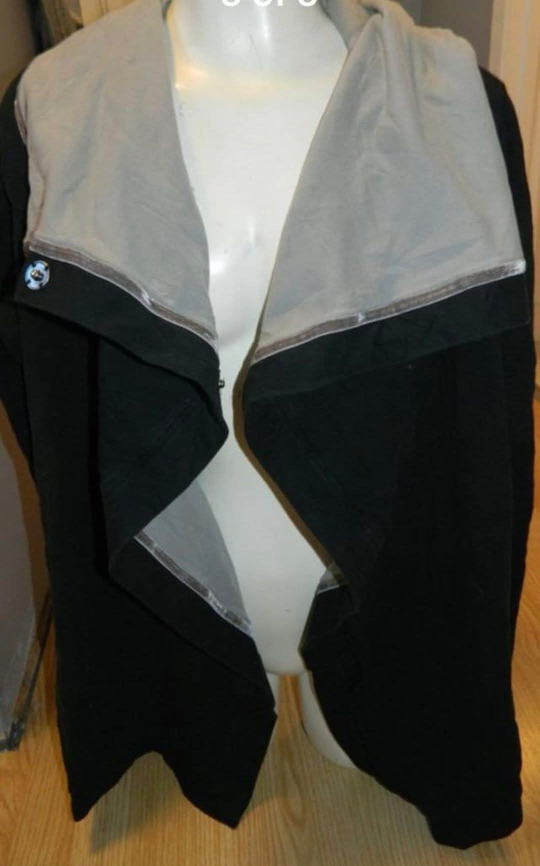 LULULEMON SAVASANA WRAP..SIZE 6