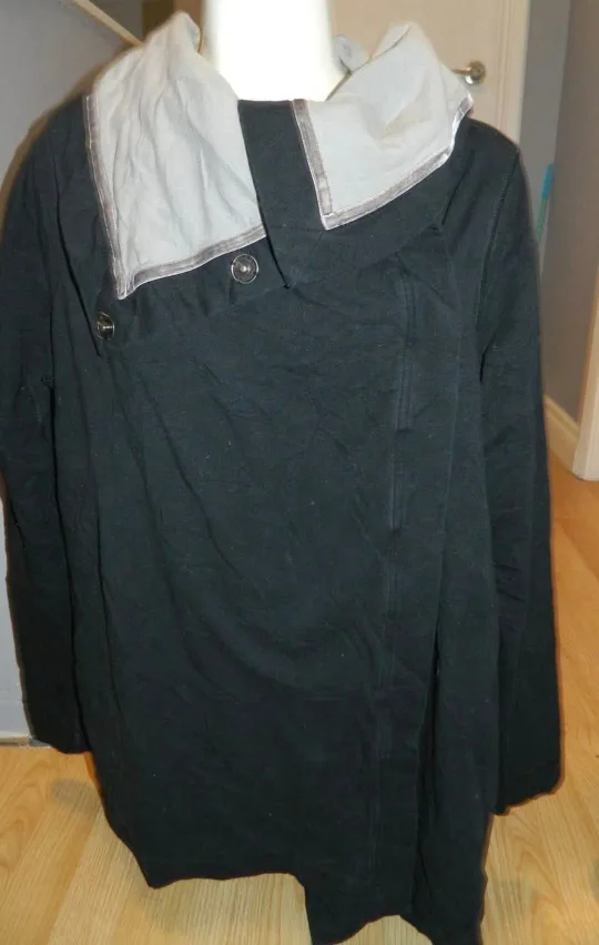 LULULEMON SAVASANA WRAP..SIZE 6 image indicator(2)