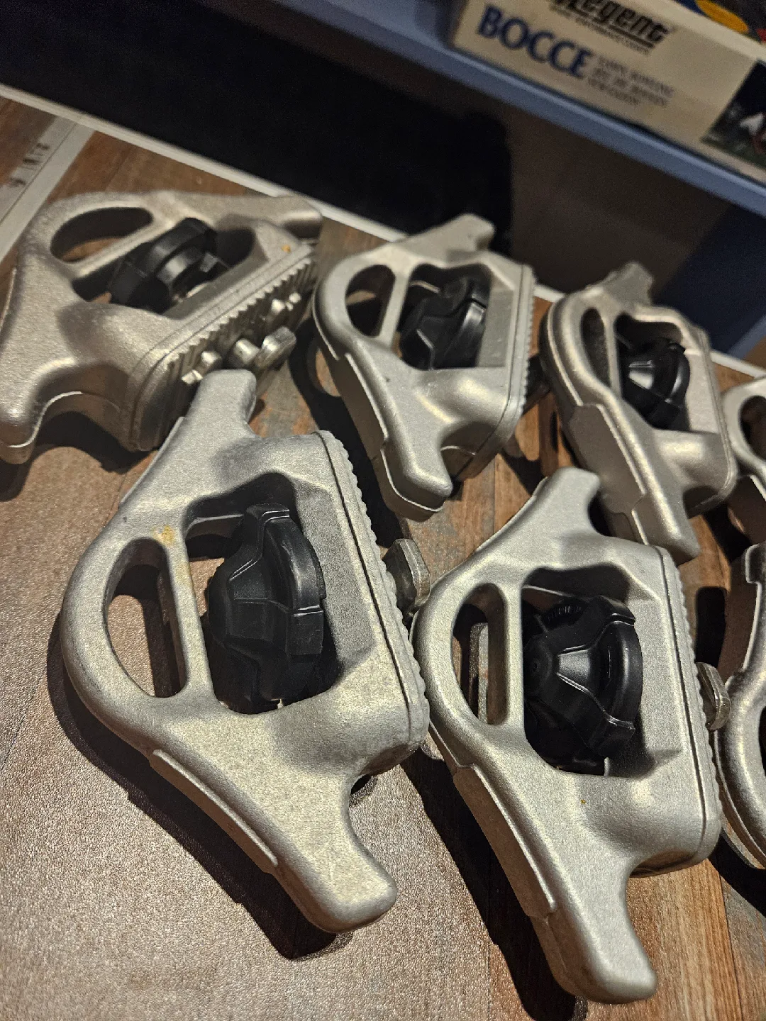 Tailgate adjuster ratchet clamps image indicator(3)