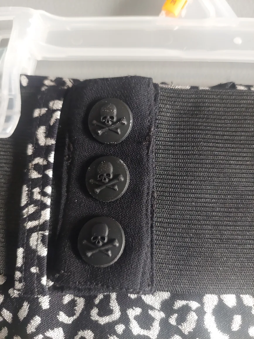 Leopard Print Capri Pants with Skull Button belt image indicator(3)