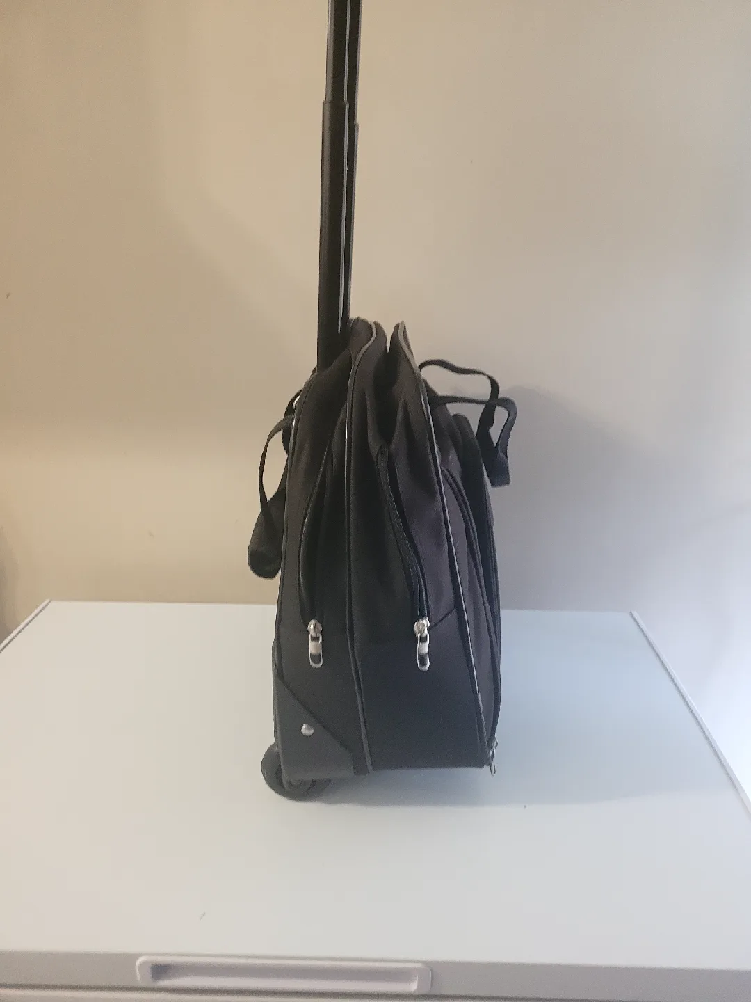 Targus 16-inch Rolling Laptop Case image indicator(3)