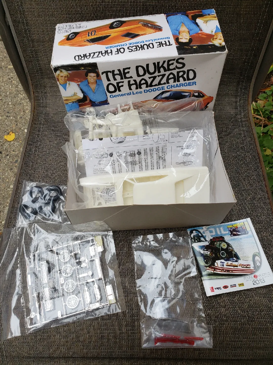 Dukes of Hazzard General Lee Dodge Charger Model Kit image indicator(2)