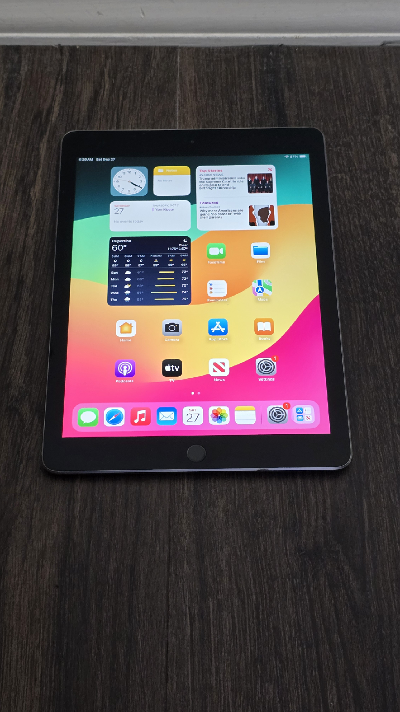 iPad (6th Generation) 9.7" (Wi-Fi Only) Space Gray [Read]