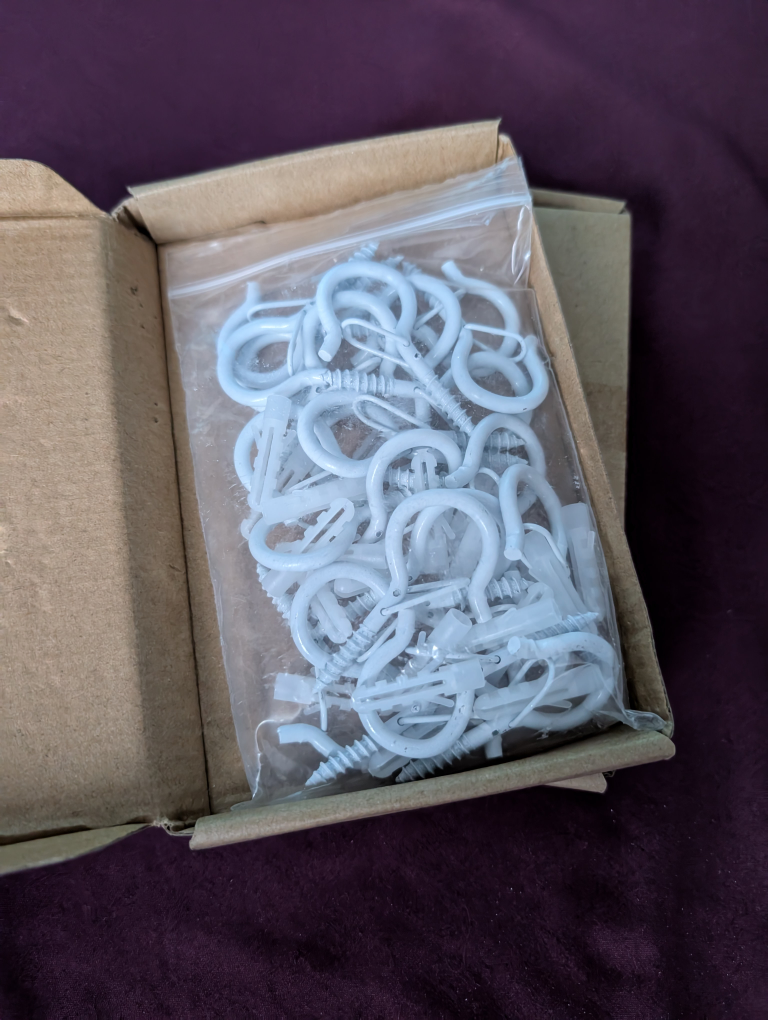 White Screw-in Ceiling Hooks (Box Included)