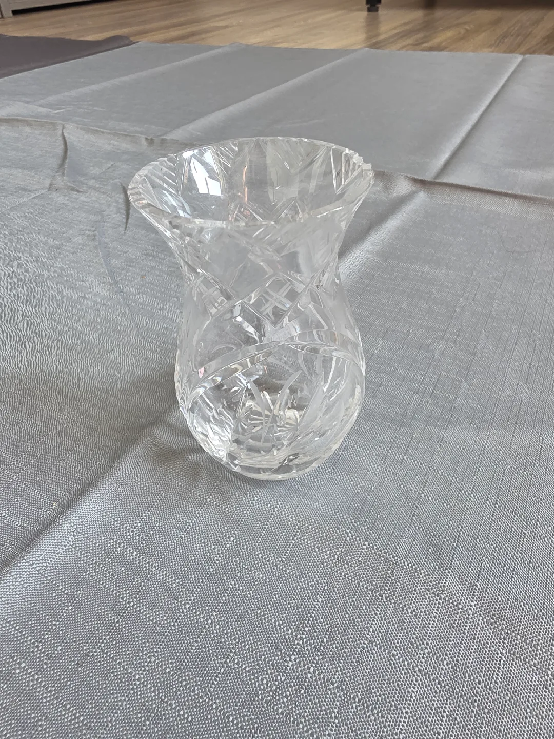 Pinwheel Crystal Mini Vase - Elegant Home Decor thumbnail