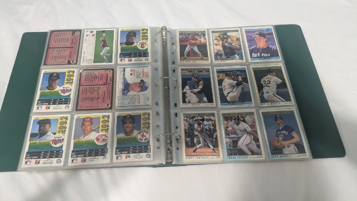 Binder of 1992 baseball cards 24 pages. thumbnail