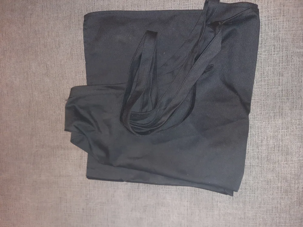 Black Apron - Adjustable Straps pick up only image indicator(4)