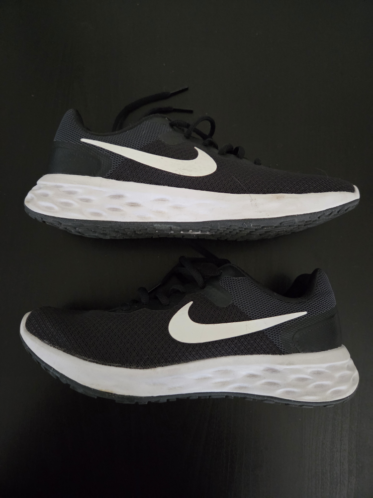 Nike Revolution 6 Running Shoes - US 7 🥕 - photo 2