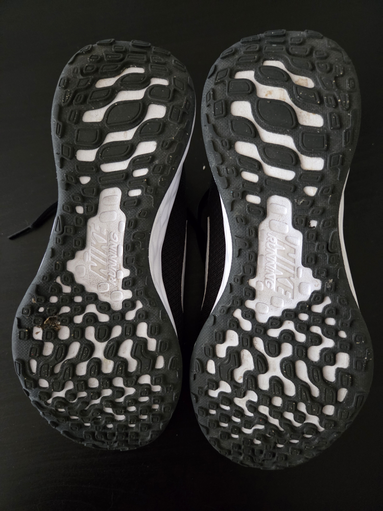 Nike Revolution 6 Running Shoes - US 7 🥕 - photo 4