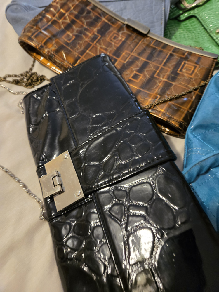 🥕Assorted  Handbags & Purses,  $5 each - photo 3
