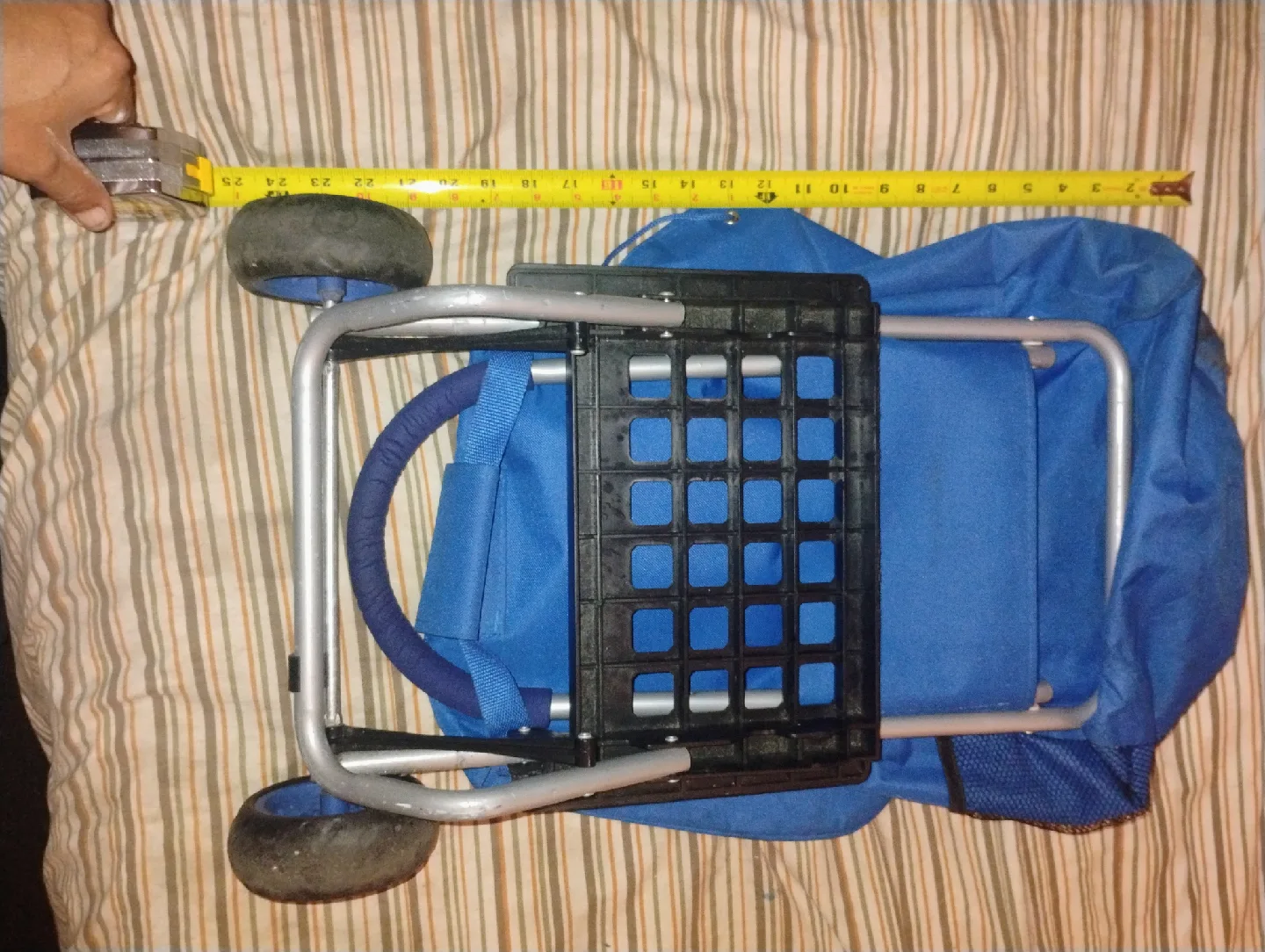 AmazonBasics Blue Rolling Shopping Cart image indicator(3)