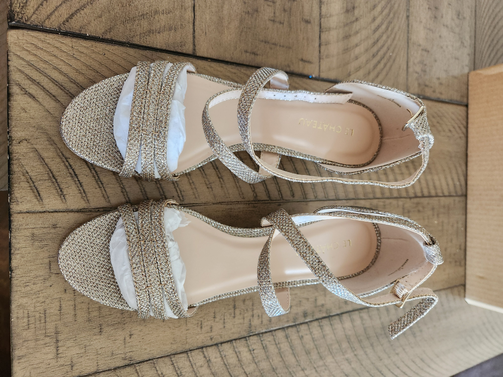 Le Chateau Champagne Wedge Heels - BNIB - photo 4