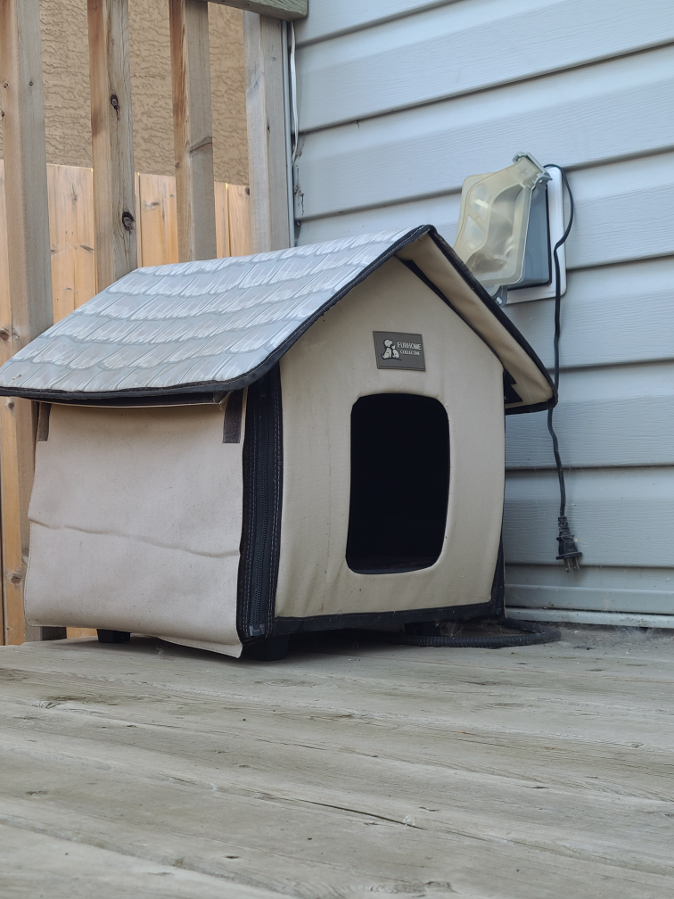 Heated Outdoor Pet (cat) House