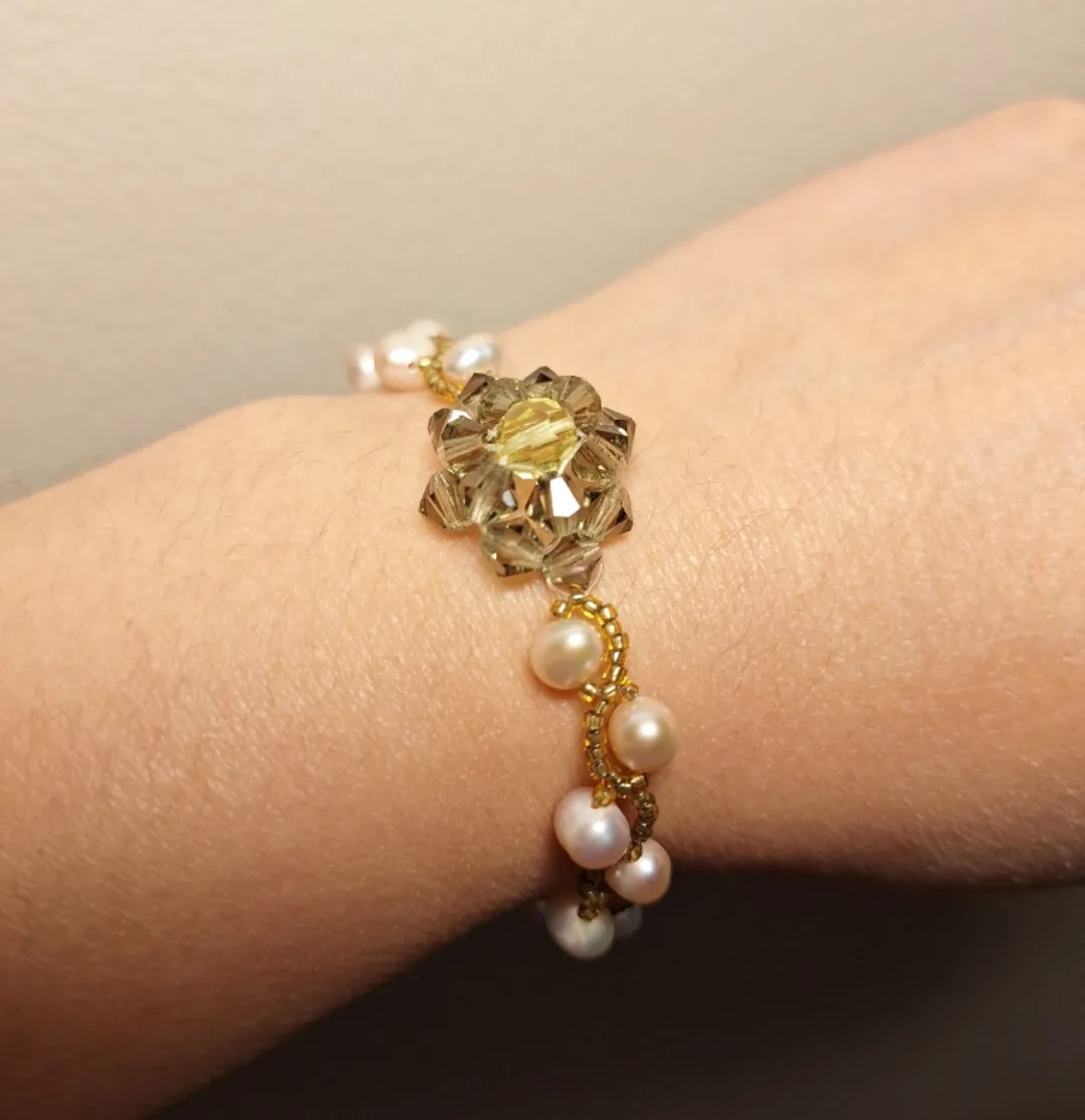 Pearl and Crystal Beaded Bracelet thumbnail