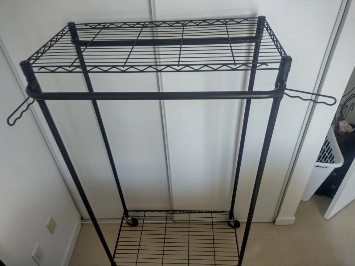 Metal Garment Rack with Wheels image indicator(2)