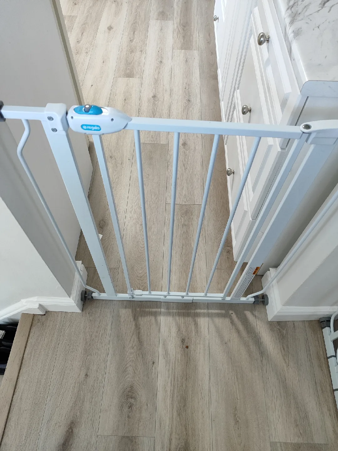 Regalo Easy Step Baby Gate - White image indicator(2)