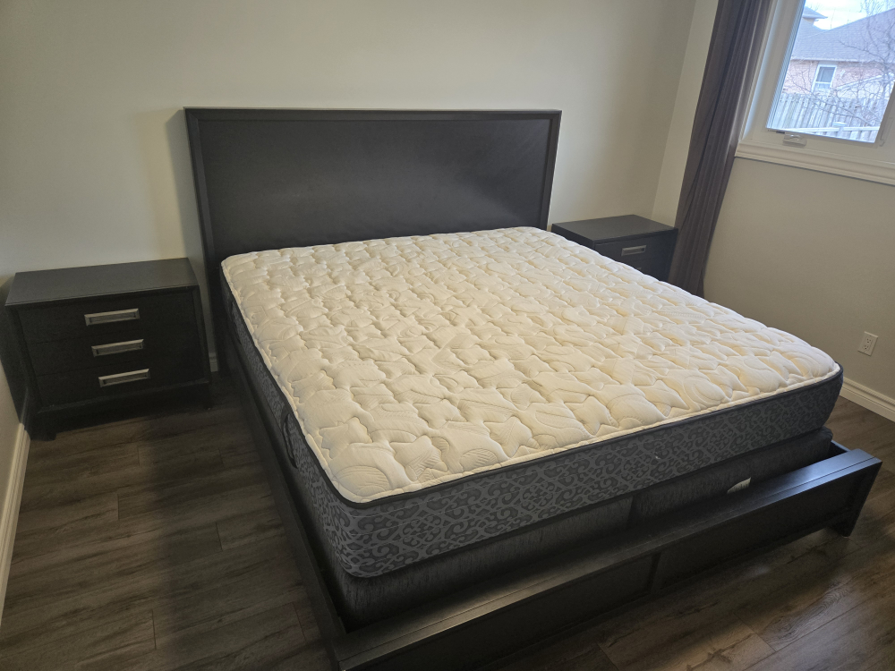 King size bed black Dresser and Nightstand Set