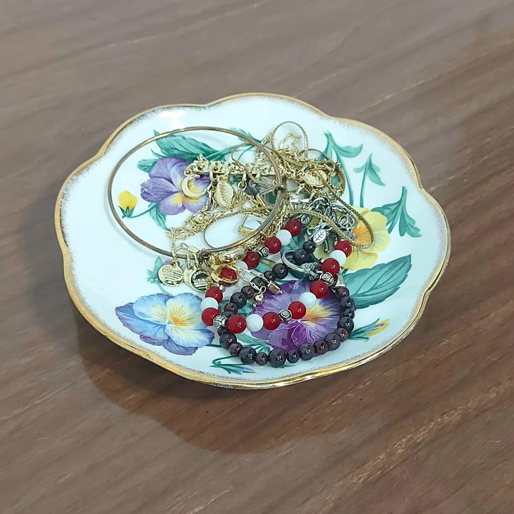 trade or $1! 🛍 pansy print jewelry tray thumbnail