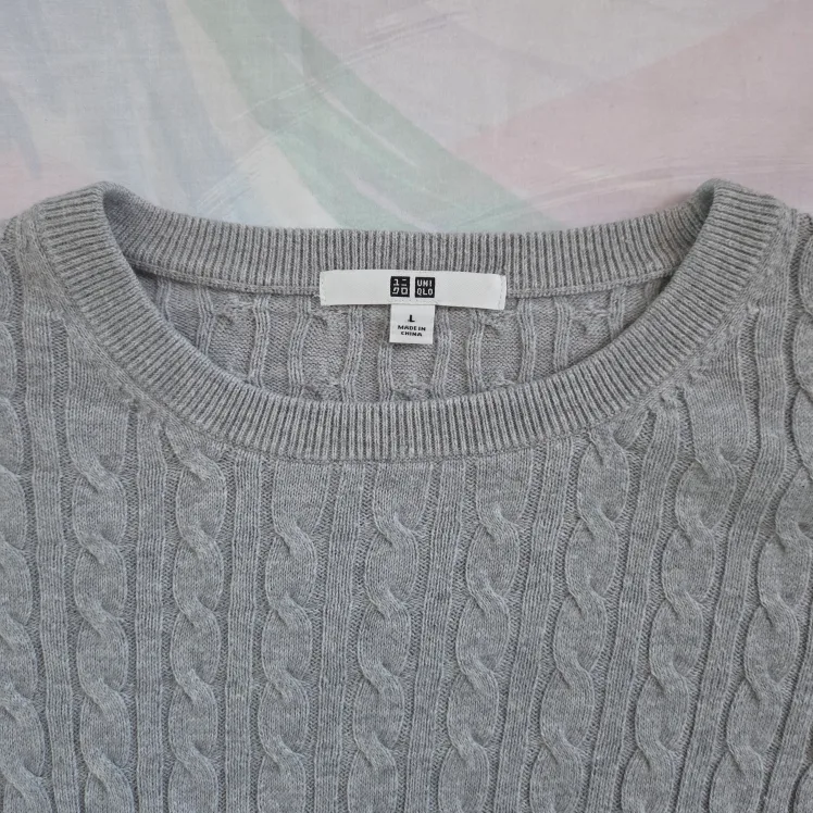 UNIQLO Grey Cable Knit Sweater (Cotton+Cashmere!) image indicator(3)