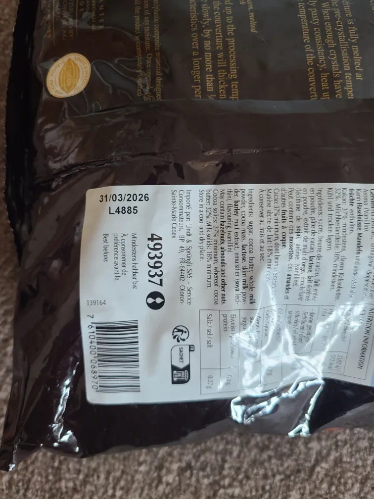 Lindt Piccoli Swiss milk chocolate Premium Couverture Chocolate image indicator(3)