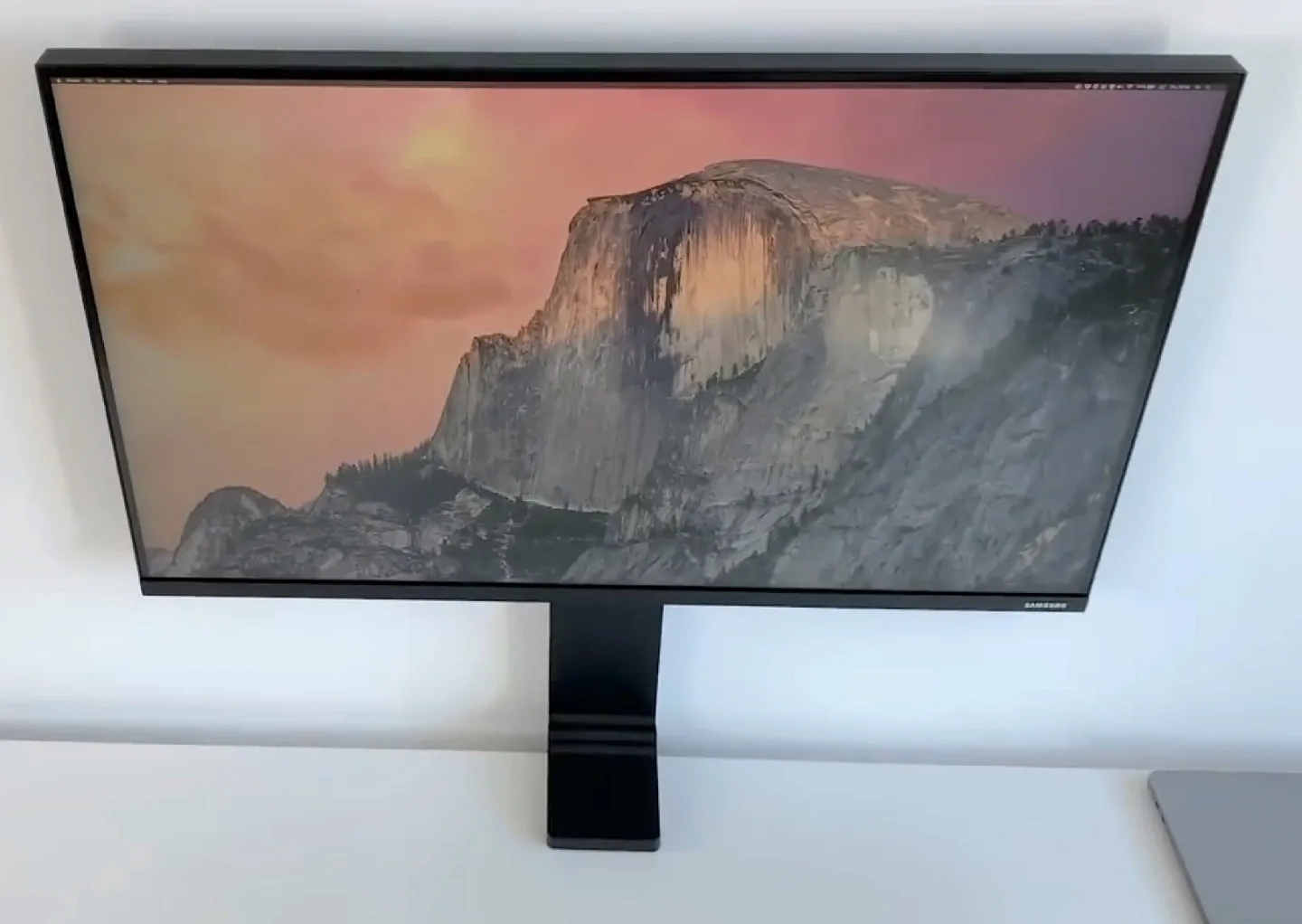 Samsung LS32R750UENXZA 32" Space Monitor 4K UHD 60Hz Monitor thumbnail