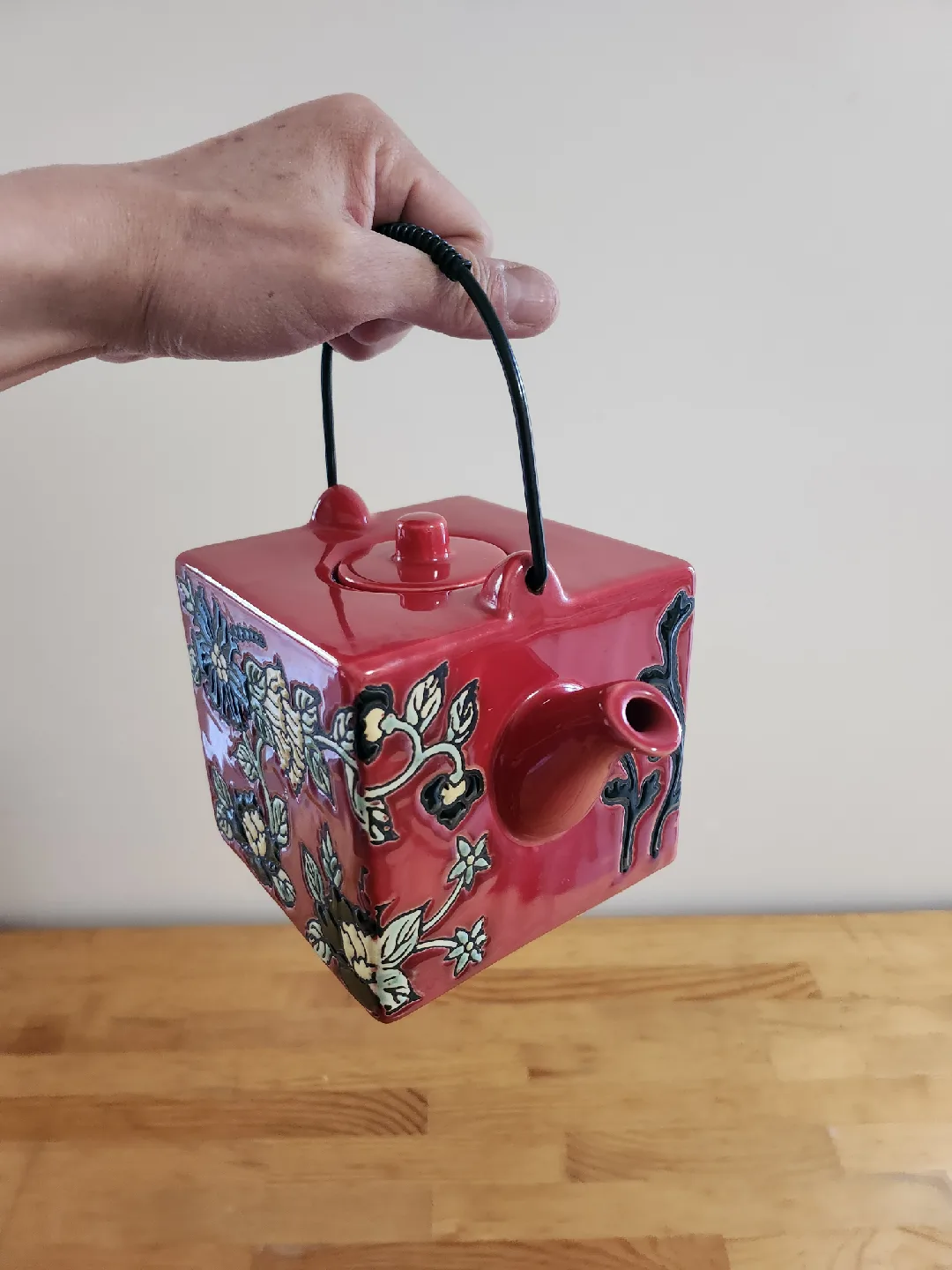 Red Floral Tea Set - Teapot and Two Cups image indicator(3)