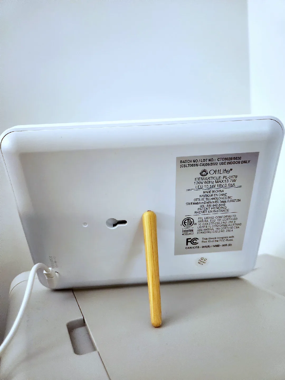 Brand NEW OttLite "Happy" Light Therapy Lamp image indicator(5)