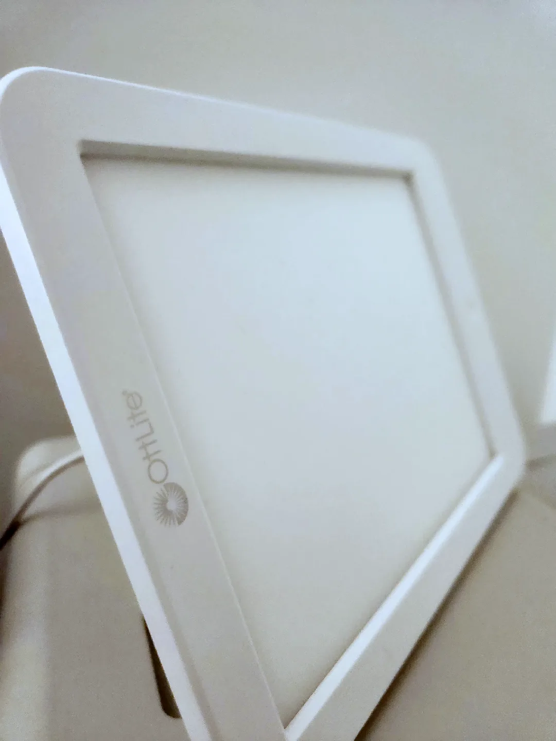 Brand NEW OttLite "Happy" Light Therapy Lamp image indicator(6)