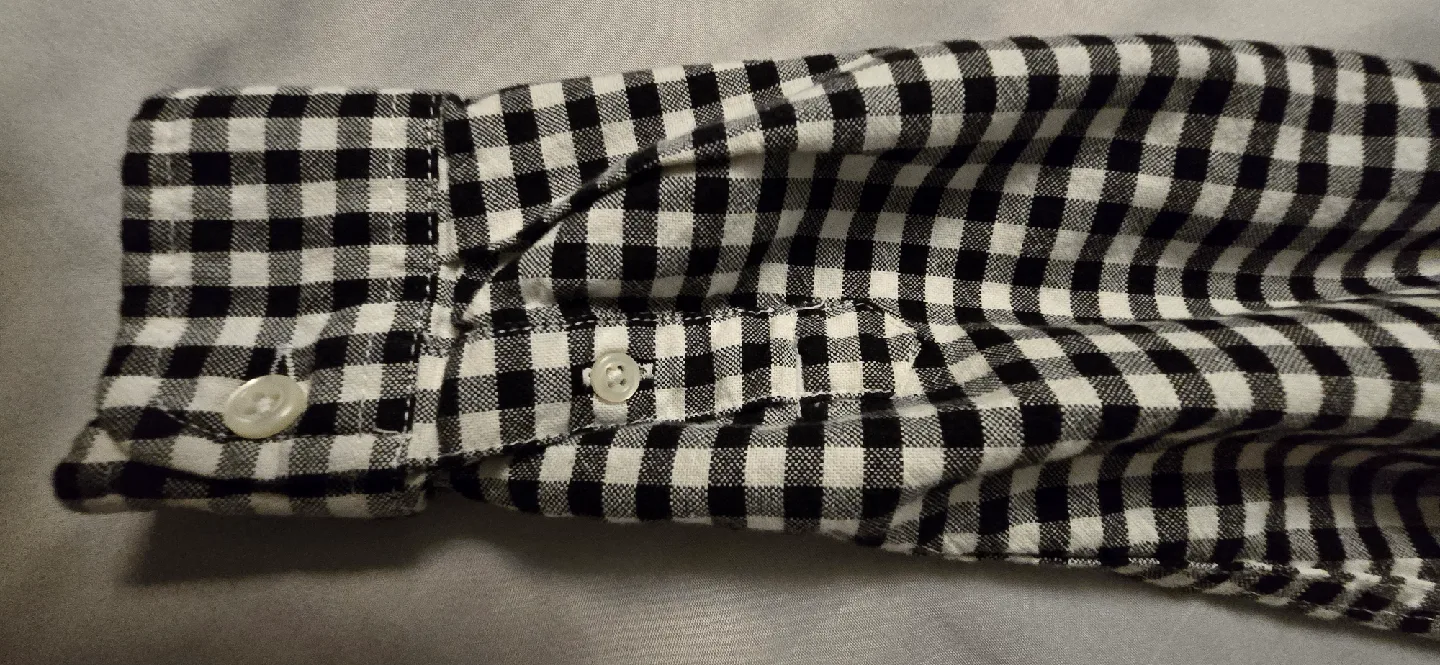 Boys Black & White Checkered Shirt! Size 7 / 8 image indicator(7)
