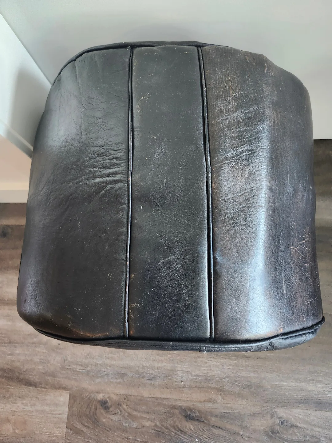 Black Leather Pouf Ottoman 🥕 image indicator(3)