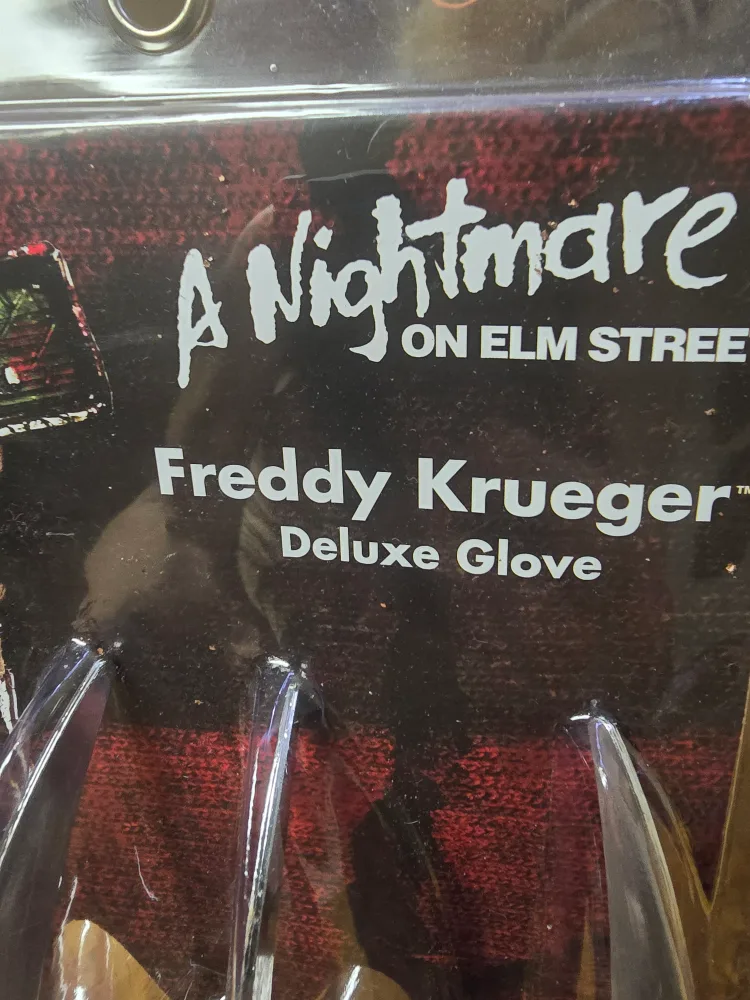 Freddy Krueger Deluxe Glove - A Nightmare on Elm Street image indicator(2)