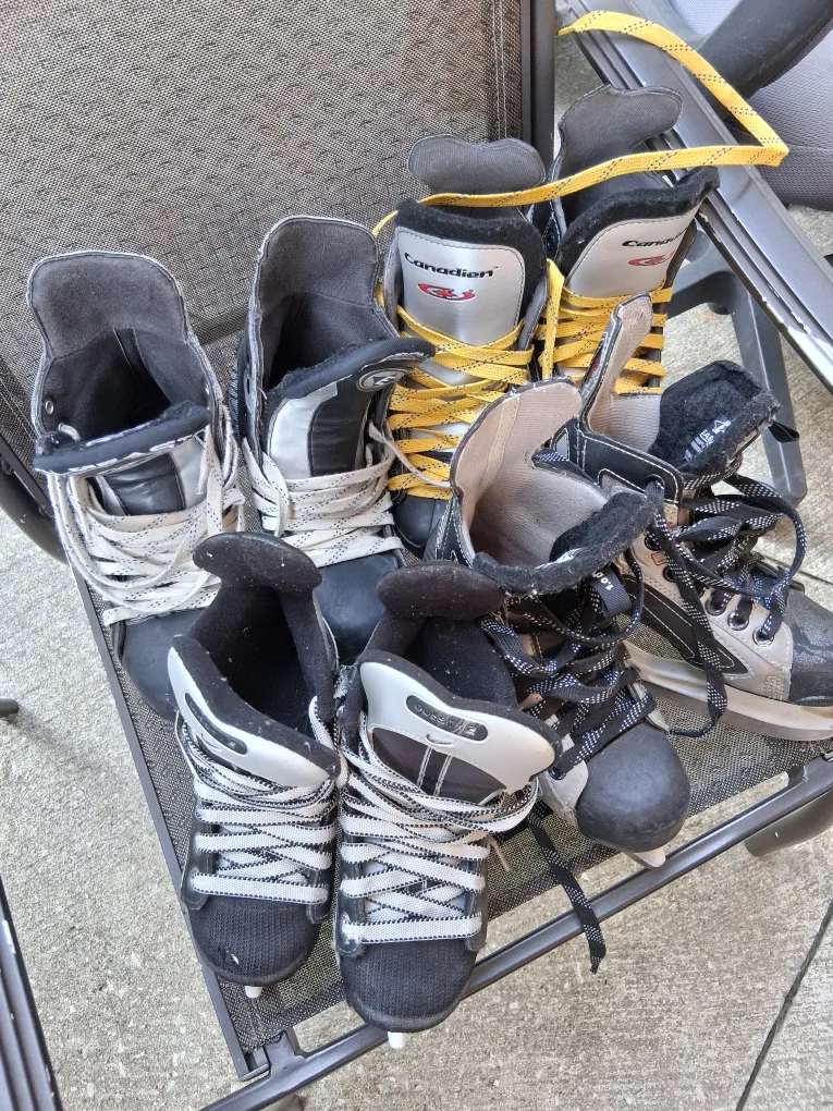 Mixed Lot of Hockey Skates: CCM, Bauer, Softec image indicator(2)