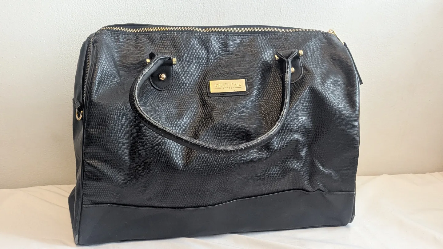 Large Black Faux leather weekender bag! 🥕 thumbnail