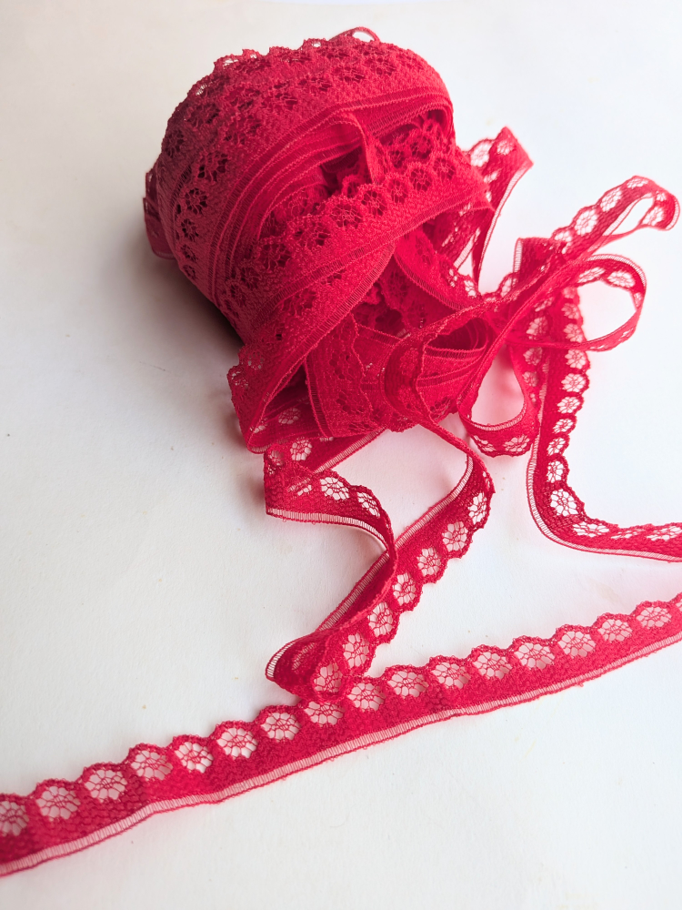 TEN YARDS narrow cherry red floral Lace trim half inch wide - photo 2