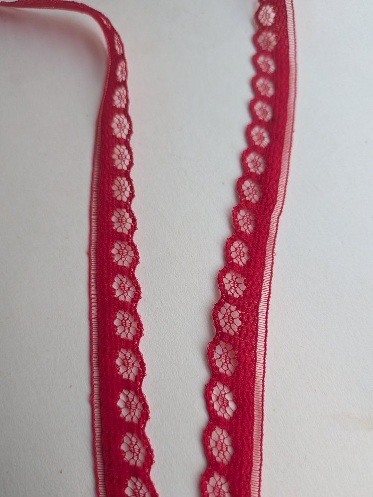 TEN YARDS narrow cherry red floral Lace trim half inch wide - photo 5