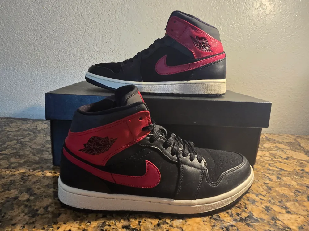Nike Air Jordan 1 Mid Bred Black Red Men's  554724-024 thumbnail