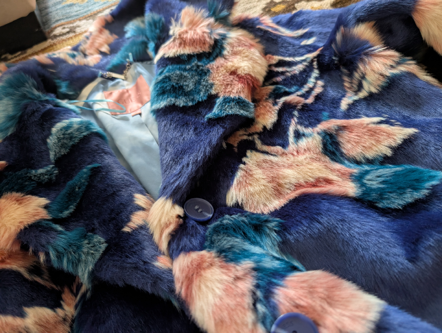 Guess Faux Fur Coat – Bold Floral Print – Size XS - photo 3