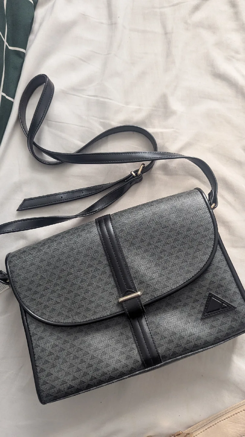 Liz Clairborne Shoulder Bag thumbnail