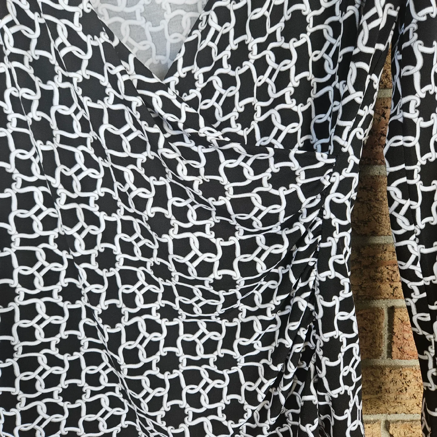 Jessica Woman's Long Sleeve Size M Geometric Wire Pattern image indicator(6)