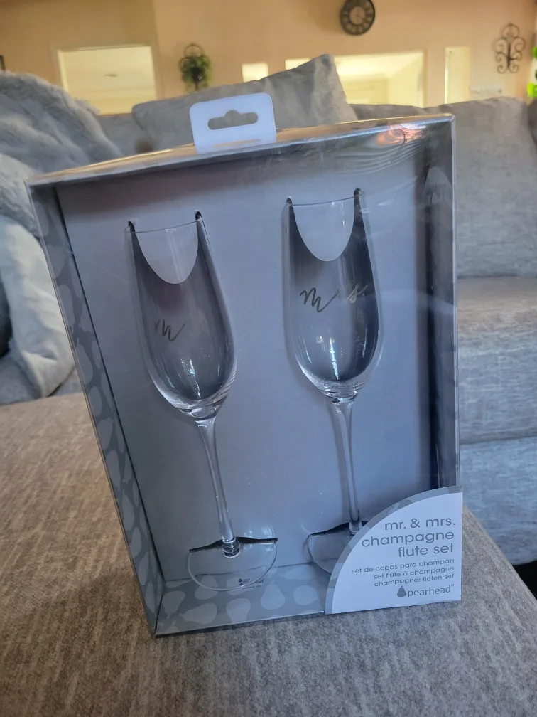 Pearhead Mr. & Mrs. Champagne Flute Set (New) thumbnail