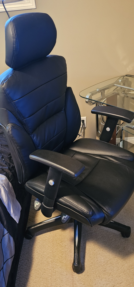 Black  pleather Professional adjustable desk chair
