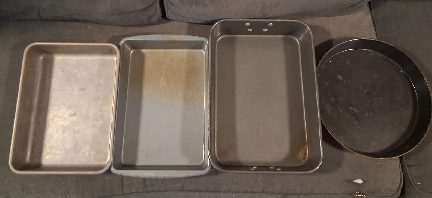 Assorted Baking Pans thumbnail