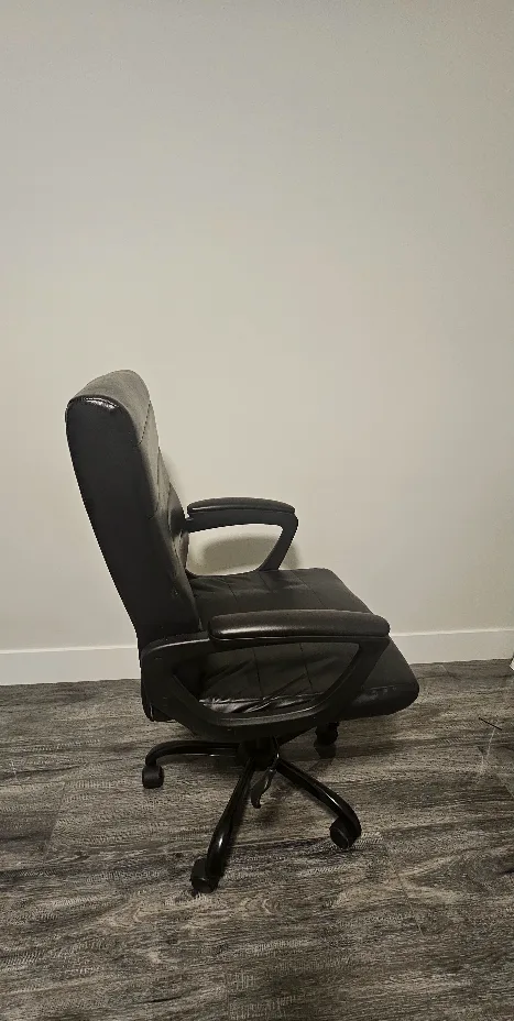 White Desk and Black Office Chair Set image indicator(4)