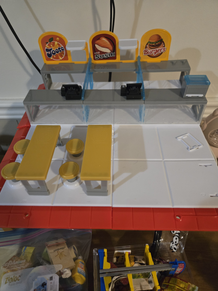 Mini Brands & Mini Mart Playset - photo 3