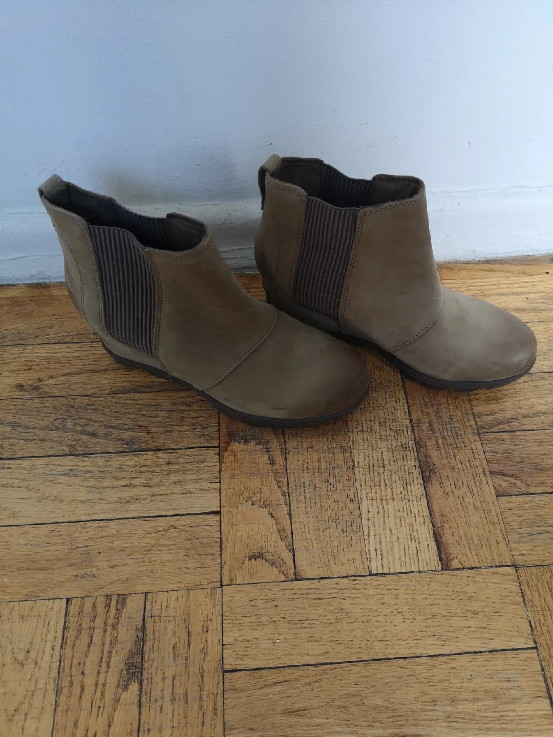 Sorel  Wedge Ankle Boots Size 9 image indicator(2)