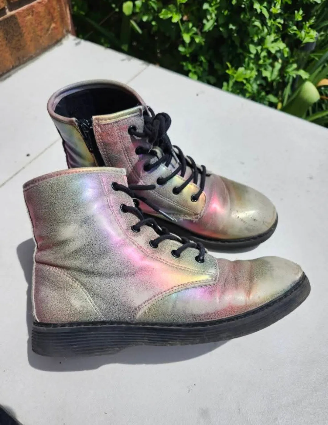 Irridescent boots that fit youth size 3. Pick up in Kitchener. 🥕 thumbnail