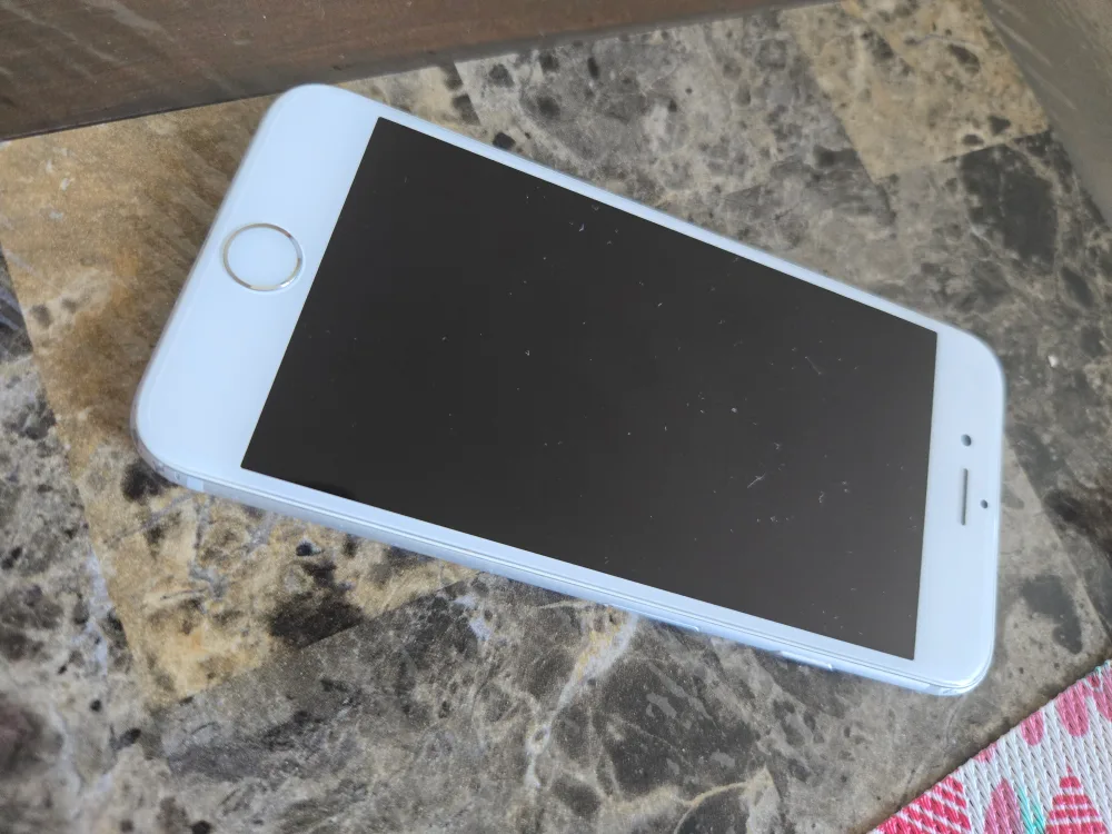 iPhone 6 - Silver thumbnail