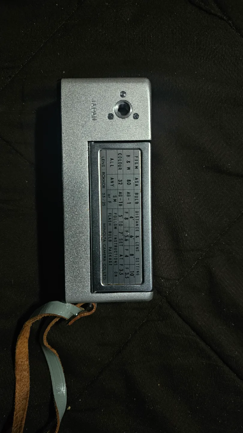 Minolta-16 Camera with Case image indicator(2)