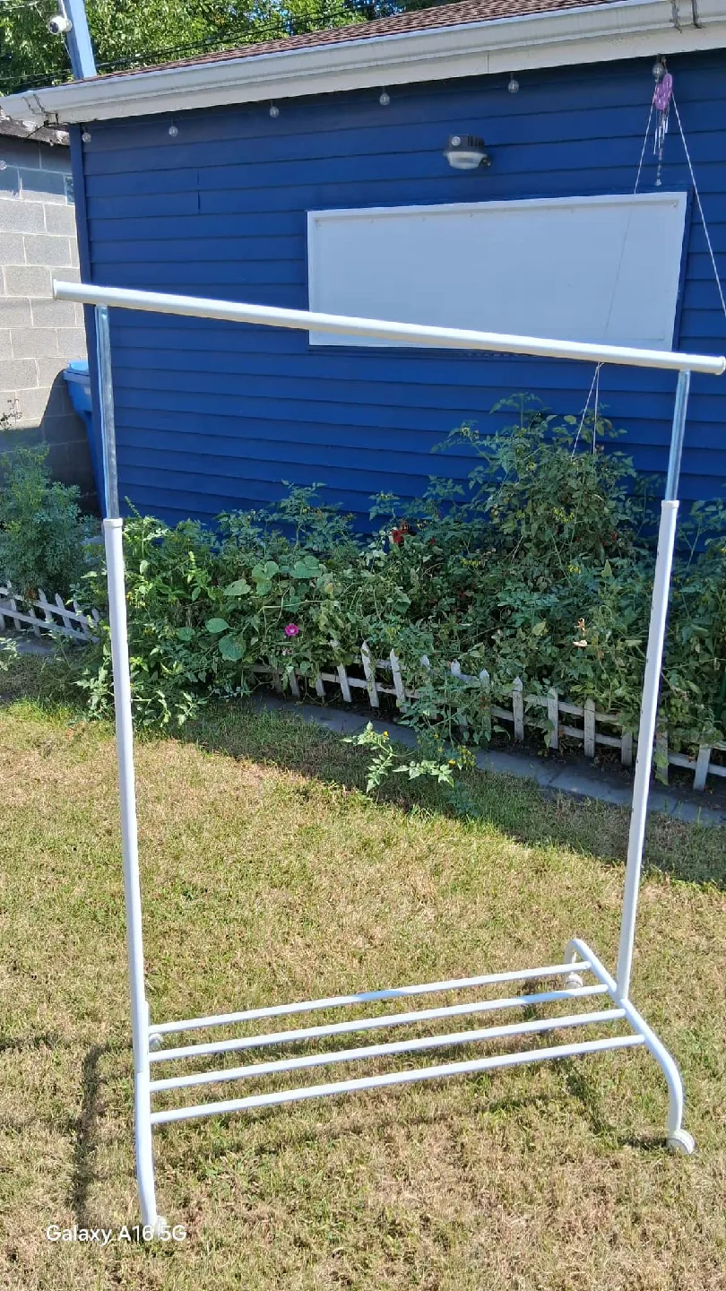 White Adjustable Garment Rack thumbnail