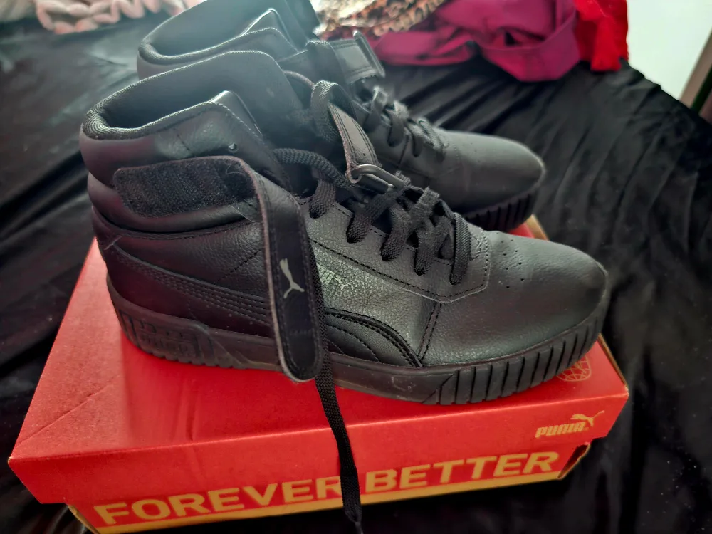 Puma Carina 2.0 Mid Black, Size 9. Excellent condition! thumbnail